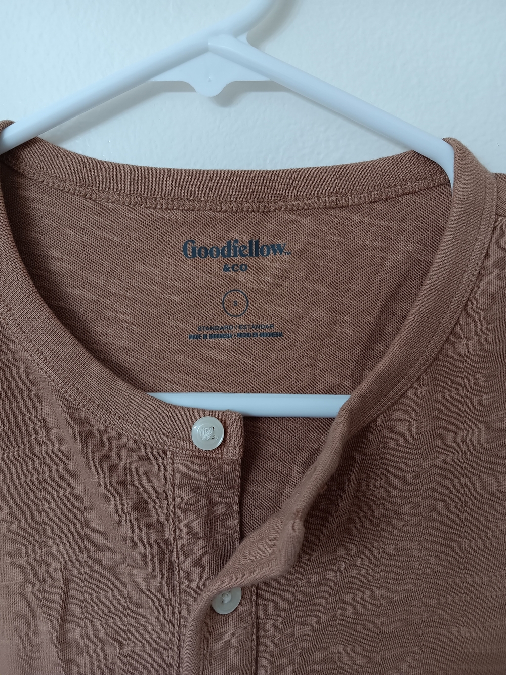 Goodfellow & Co Men's Chestnut Brown Henley Short Sleeve Tee Small 100% Cotton